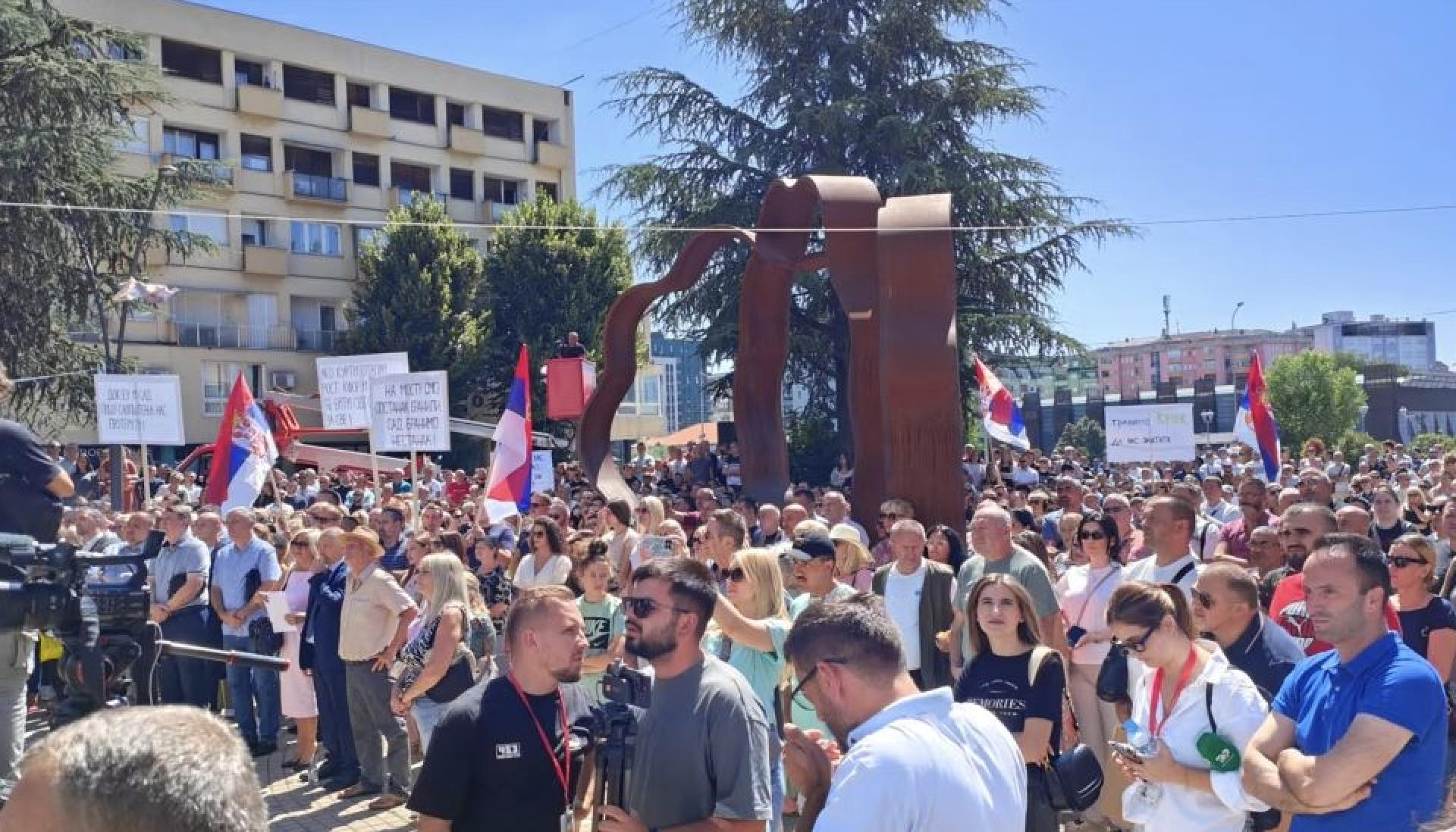 Kosovo Serbs protest in North Mitrovica against Kosovo Government decision to open bridge for traffic